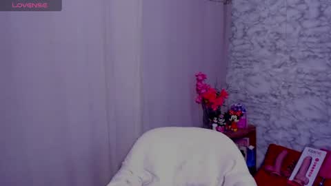 Snapshot of shaden_1 chatting on 06/14/26, 01:58 Liz online show from 06/14/26, 01:58
