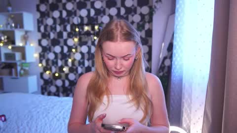 Sindy and Nancy  Next stream 1 December  online show from 03/03/26, 06:52