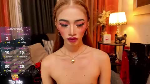 Snapshot of shaina_cummer chatting on 12/21/25, 12:18 shaina online show from 12/21/25, 12:18