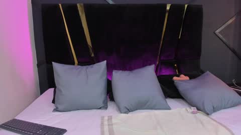 Shaina Vasquez online show from 01/22/25, 04:23