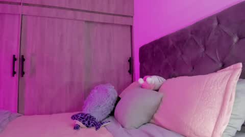 Shaina Vasquez online show from 06/01/26, 05:42