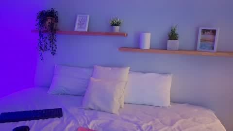 Shaina online show from 12/21/25, 04:19