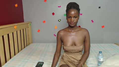 Snapshot of shakkiecam chatting on 01/04/25, 12:38 Shaky online show from 01/04/25, 12:38