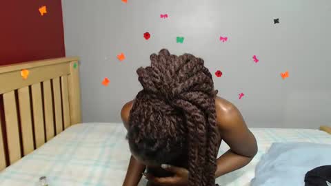 Snapshot of shakkiecam chatting on 01/22/25, 12:59 Shaky online show from 01/22/25, 12:59