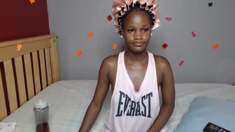 Snapshot of shakkiecam chatting on 03/03/25, 12:05 Shaky online show from 03/03/25, 12:05