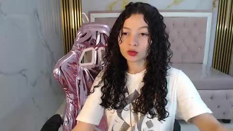 Snapshot of shalon_diaz_sub chatting on 12/17/24, 01:05 Shalon online show from 12/17/24, 01:05