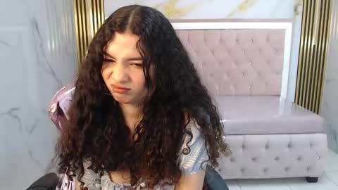 Snapshot of shalon_diaz_sub chatting on 01/18/25, 01:08 Shalon online show from 01/18/25, 01:08