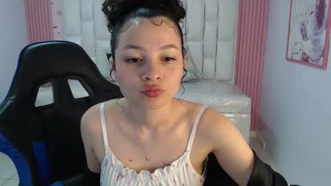 Snapshot of shalon_diaz_sub chatting on 09/13/25, 01:27 Shalon online show from 09/13/25, 01:27