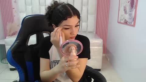Snapshot of shalon_diaz_sub chatting on 09/17/25, 01:02 Shalon online show from 09/17/25, 01:02