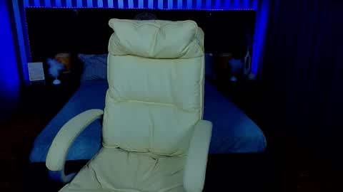 Snapshot of shame_lesss chatting on 10/17/25, 06:05 Lessi online show from 10/17/25, 06:05