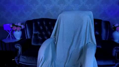 Snapshot of shame_lesss chatting on 10/24/25, 05:48 Lessi online show from 10/24/25, 05:48