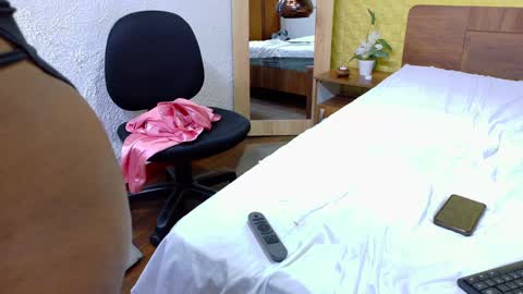 Snapshot of shamira_moore chatting on 12/18/24, 07:08 Catalina online show from 12/18/24, 07:08