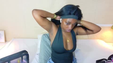 Snapshot of shamira_moore chatting on 10/18/25, 01:45 Catalina online show from 10/18/25, 01:45