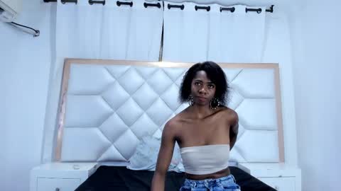 Snapshot of shanelle__ chatting on 11/03/25, 01:34 S H A N E L L E online show from 11/03/25, 01:34