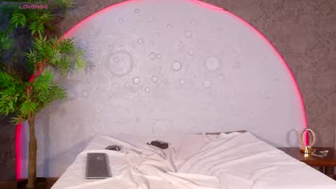 Shanel online show from 04/21/26, 10:34