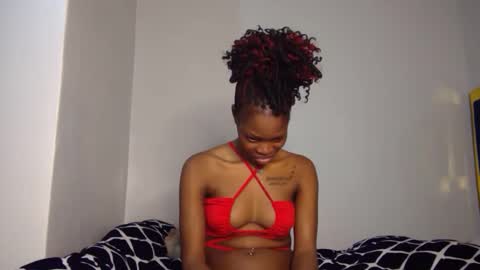Snapshot of shania_sleigh chatting on 01/19/25, 07:37 shania_sleigh online show from 01/19/25, 07:37