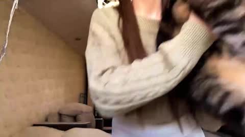 Evi online show from 04/21/26, 06:31