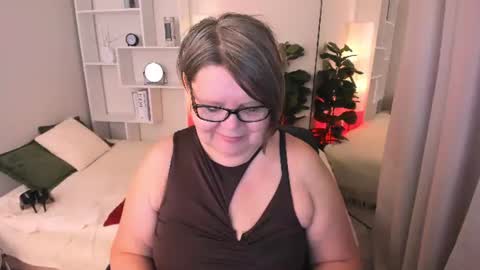 Snapshot of shannonshine chatting on 06/12/26, 08:13 Shannon online show from 06/12/26, 08:13