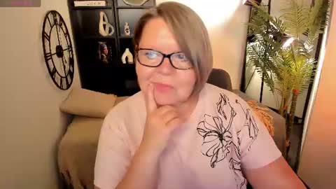 Snapshot of shannonshine chatting on 07/22/26, 01:03 Shannon online show from 07/22/26, 01:03