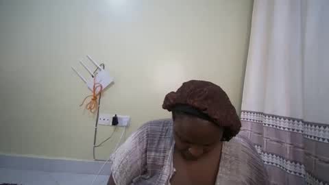 Snapshot of shanny_123 chatting on 10/27/25, 05:44 shanny_123 online show from 10/27/25, 05:44