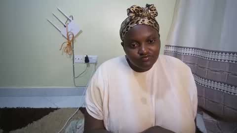 Snapshot of shanny_123 chatting on 10/28/25, 03:47 shanny_123 online show from 10/28/25, 03:47