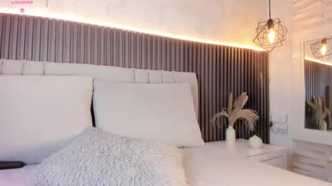 SHANON online show from 11/20/25, 07:35