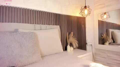 SHANON online show from 11/22/25, 06:18