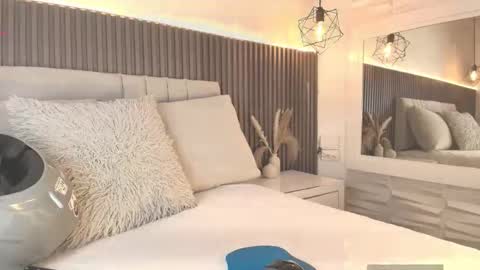 SHANON online show from 12/20/25, 04:58