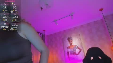 Snapshot of shantalll__ chatting on 07/17/26, 11:06 Shantal online show from 07/17/26, 11:06