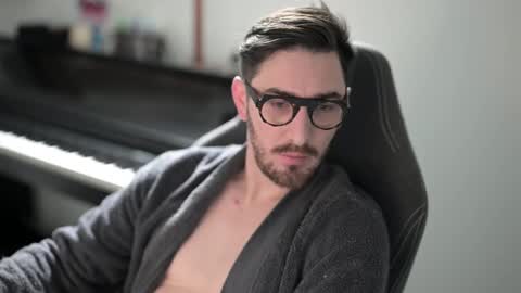 Snapshot of shape80 chatting on 11/11/25, 09:42 frenchy boy online show from 11/11/25, 09:42