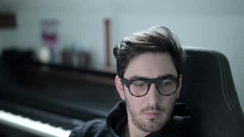 Snapshot of shape80 chatting on 12/16/25, 09:14 frenchy boy online show from 12/16/25, 09:14