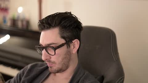 Snapshot of shape80 chatting on 12/18/25, 07:31 frenchy boy online show from 12/18/25, 07:31