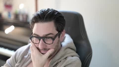 Snapshot of shape80 chatting on 12/22/25, 08:11 frenchy boy online show from 12/22/25, 08:11