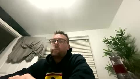 Snapshot of sharksboy16 chatting on 01/10/25, 06:20 Sharksboy online show from 01/10/25, 06:20