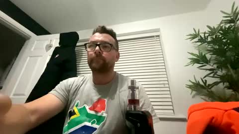 Snapshot of sharksboy16 chatting on 01/21/25, 05:16 Sharksboy online show from 01/21/25, 05:16