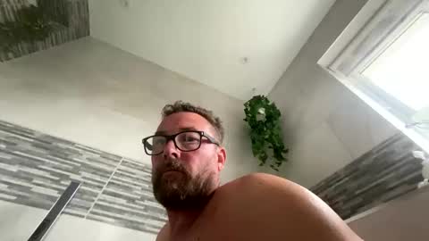 Snapshot of sharksboy16 chatting on 09/23/25, 04:43 Sharksboy online show from 09/23/25, 04:43