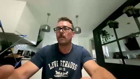 Snapshot of sharksboy16 chatting on 10/06/25, 06:11 Sharksboy online show from 10/06/25, 06:11