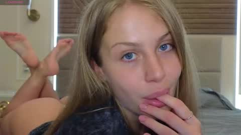 Snapshot of sharleenproject chatting on 01/15/26, 01:37 Sharleen online show from 01/15/26, 01:37