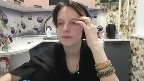 Snapshot of sharleenyodis chatting on 06/18/26, 05:17 Sara online show from 06/18/26, 05:17
