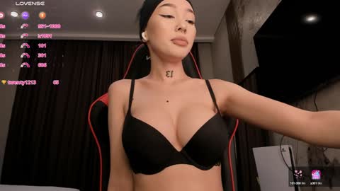 Snapshot of sharlin_13 chatting on 02/05/25, 01:04 Sharlin  online show from 02/05/25, 01:04