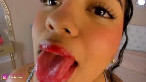 Snapshot of sharlot_evans_ chatting on 07/09/26, 01:26 Sharlot online show from 07/09/26, 01:26