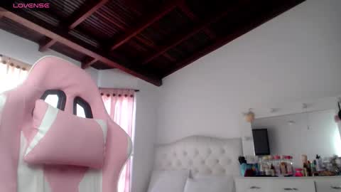 sharlotte  online show from 12/18/25, 08:48