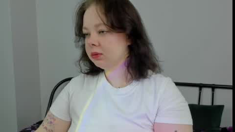 Snapshot of sharon_coxxx chatting on 05/25/26, 01:00 Sharon online show from 05/25/26, 01:00