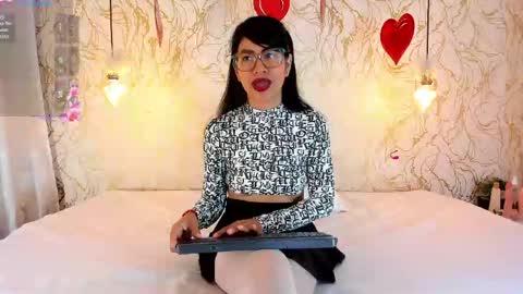 Snapshot of sharon_leather chatting on 05/18/26, 12:11 sharon_leather online show from 05/18/26, 12:11