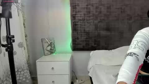 Snapshot of sharoncute16 chatting on 09/29/25, 09:19 sharoncute16 online show from 09/29/25, 09:19