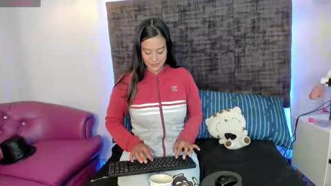 Snapshot of sharoncute16 chatting on 11/05/25, 09:04 sharoncute16 online show from 11/05/25, 09:04