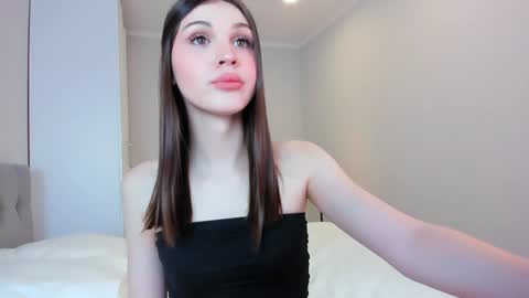 Snapshot of sharonforever chatting on 12/29/24, 10:45 Sharon online show from 12/29/24, 10:45