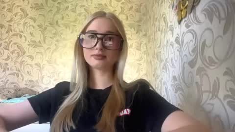 Snapshot of sharonpexton chatting on 05/18/26, 06:41 Anita online show from 05/18/26, 06:41
