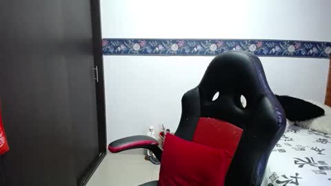 Snapshot of sharoon__cherry_ chatting on 10/24/25, 11:39 sharon online show from 10/24/25, 11:39