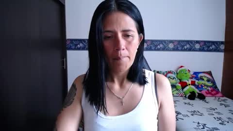 Snapshot of sharoon__cherry_ chatting on 11/26/25, 01:23 sharon online show from 11/26/25, 01:23